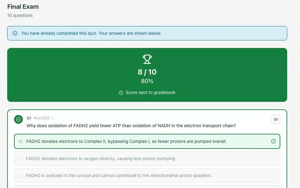 اختبار مُسلَّم: 8/10، 80%، «تم إرسال الدرجة إلى دفتر الدرجات»، والسؤال الأول محدَّد كإجابة صحيحة مع شرحه